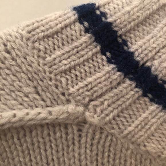 Aritzia sweater - Picture 2 of 6